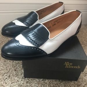 Women’s Allen Edmonds leather shoes size 9.